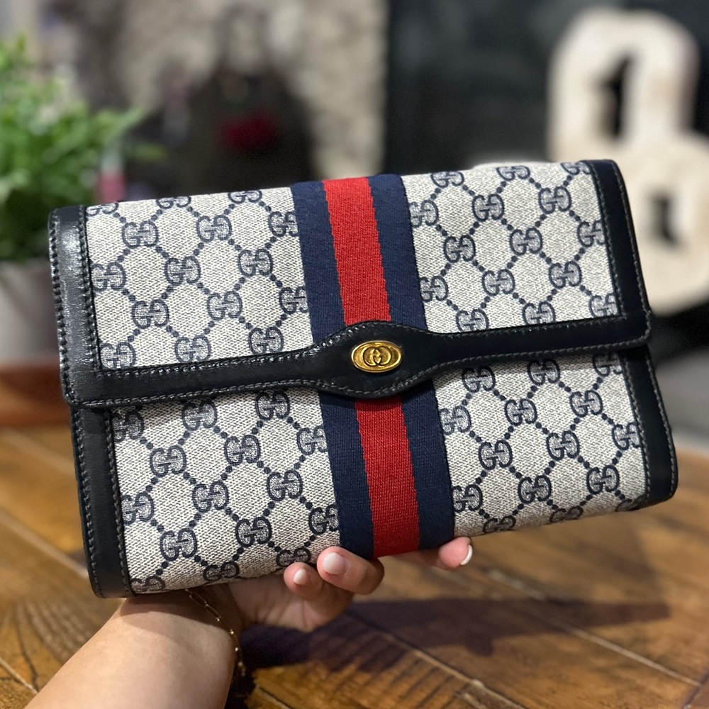❌ SOLD ❌
Authentic Vintage Gucci GG Supreme Sherry Line Web Stripe Clutch - Picture 5 of 10